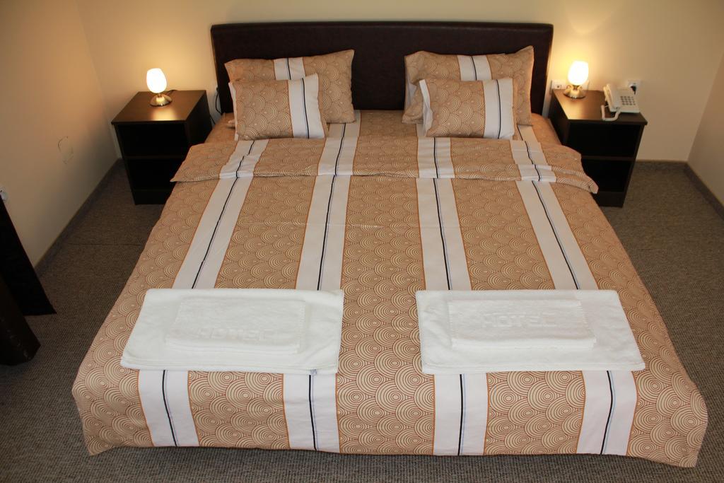 Hotel Feniks Pozarevac Phòng bức ảnh