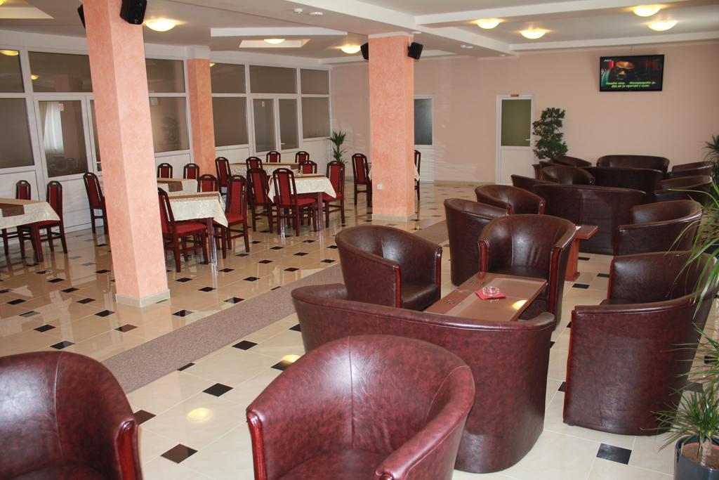 Hotel Feniks Pozarevac Ngoại thất bức ảnh