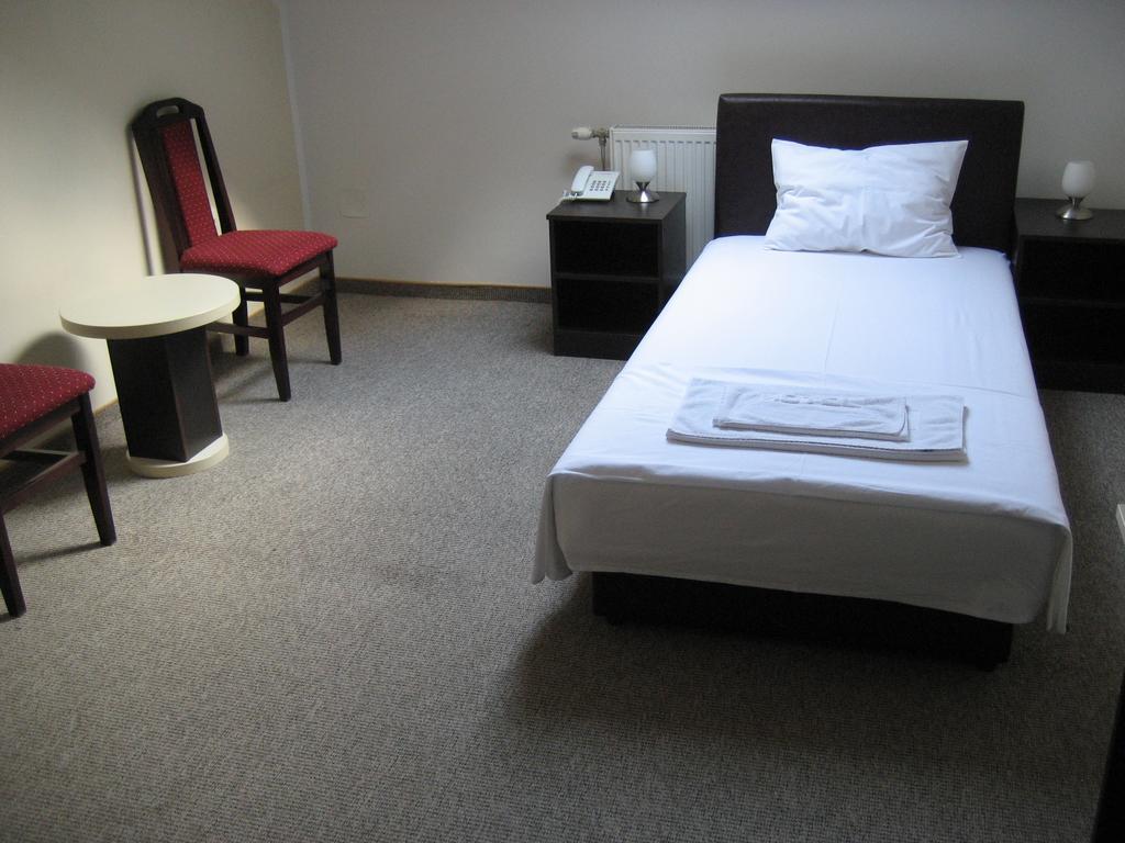 Hotel Feniks Pozarevac Ngoại thất bức ảnh