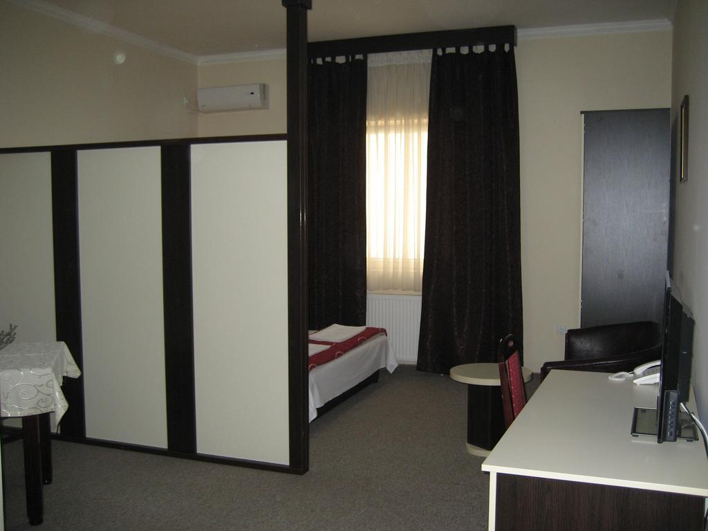 Hotel Feniks Pozarevac Ngoại thất bức ảnh