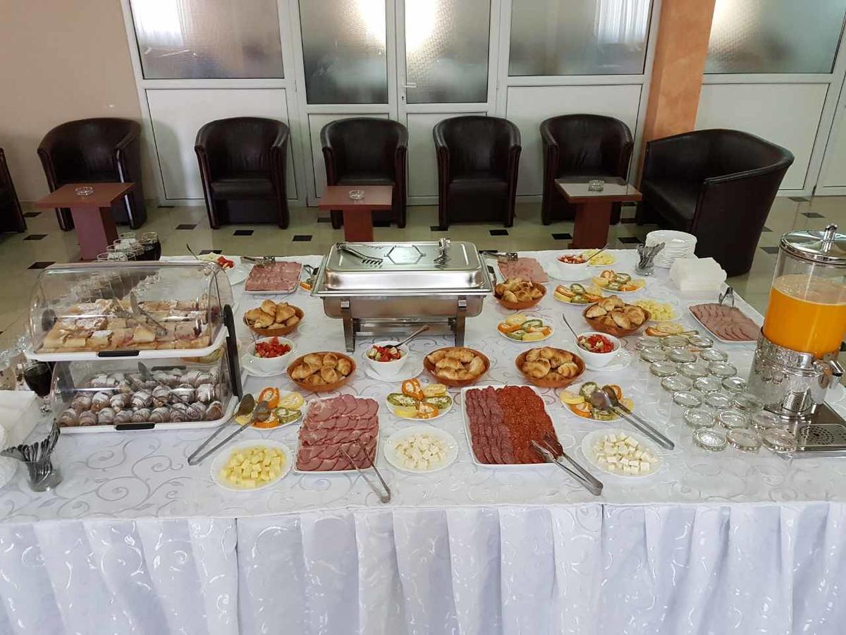 Hotel Feniks Pozarevac Ngoại thất bức ảnh