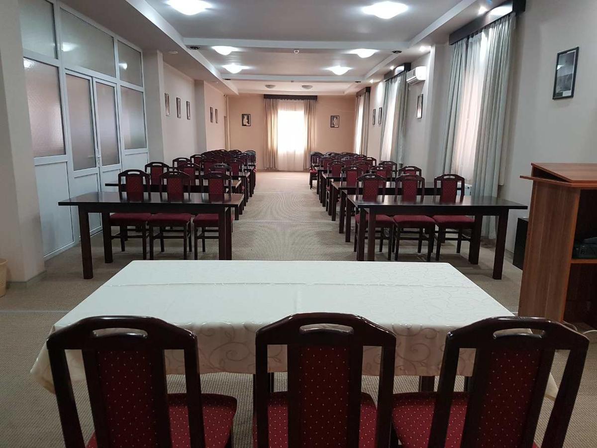 Hotel Feniks Pozarevac Ngoại thất bức ảnh