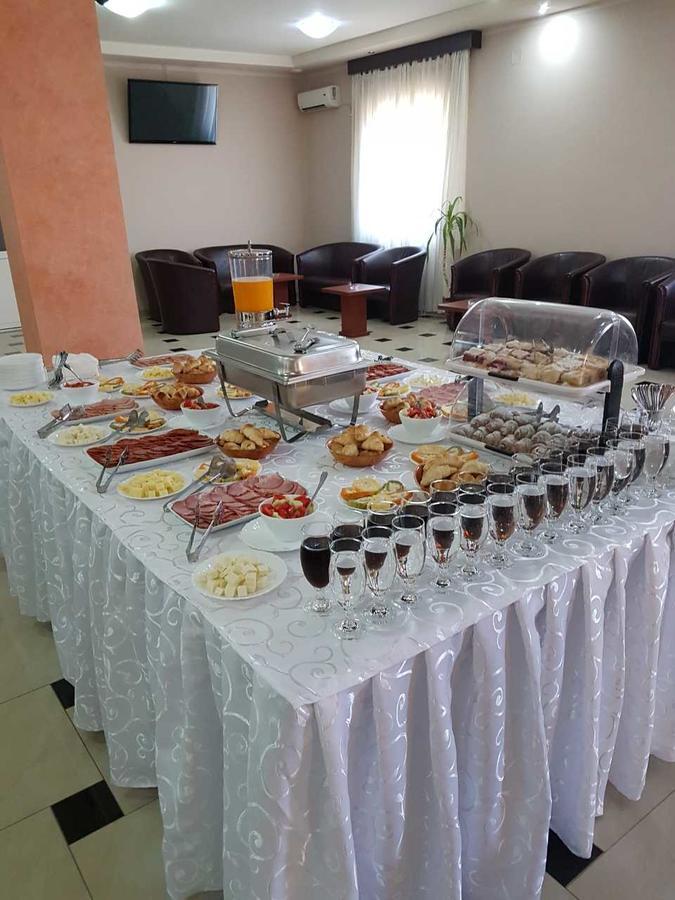 Hotel Feniks Pozarevac Ngoại thất bức ảnh
